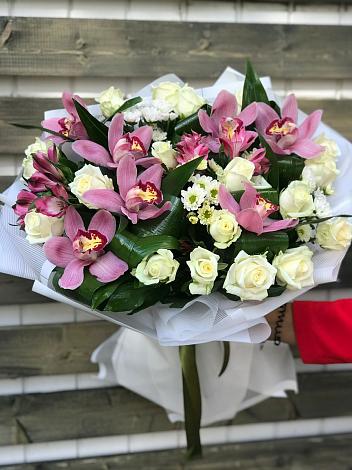 Букет цветов из: Розы и Хризантемы в Шелковке
