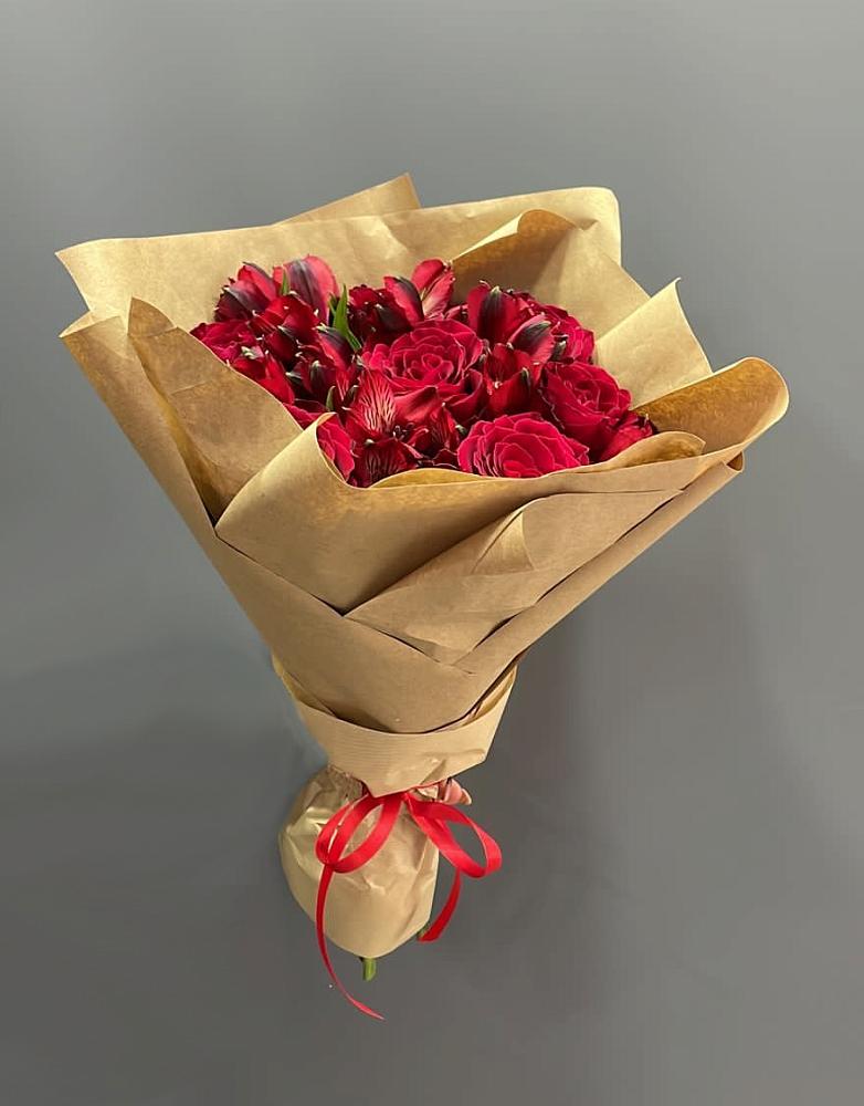 Букет цветов из: Альстромерии и Розы в Шелковке