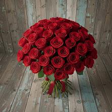 Букет 55 Красных роз Фридом #REPLACE_PRED# Шелковке