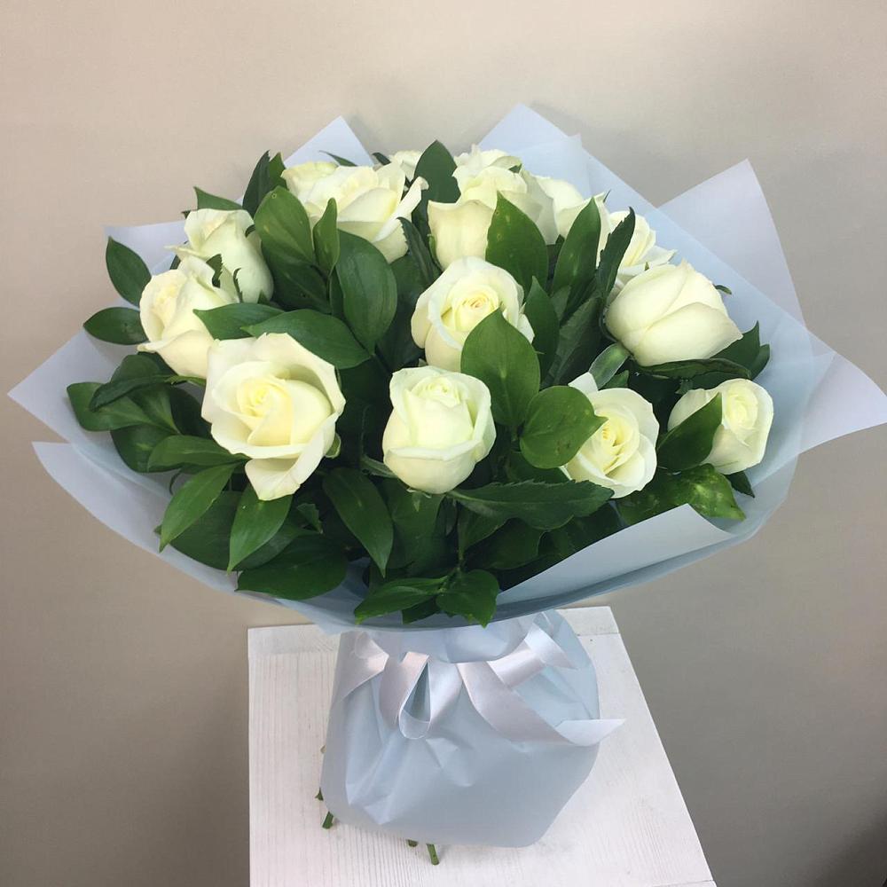 Букет 15 Белых роз Проуд в Шелковке
