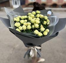 Букет Белые кустовые розы Солинеро в Шелковке