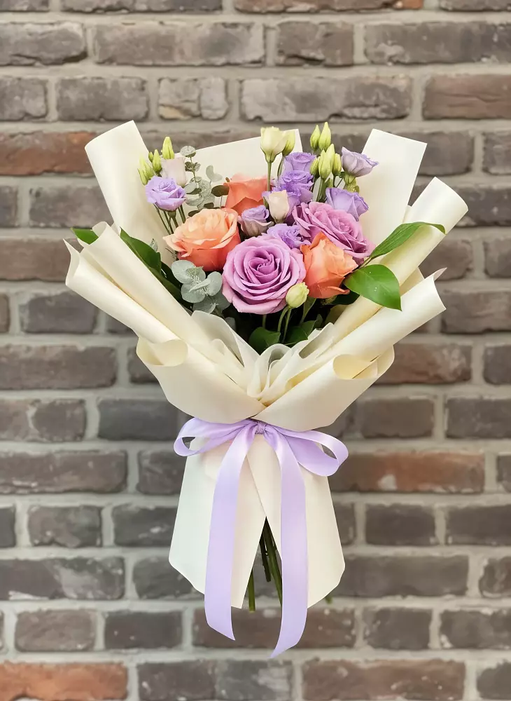 Букет цветов из: Лизиантусы и Розы в Шелковке