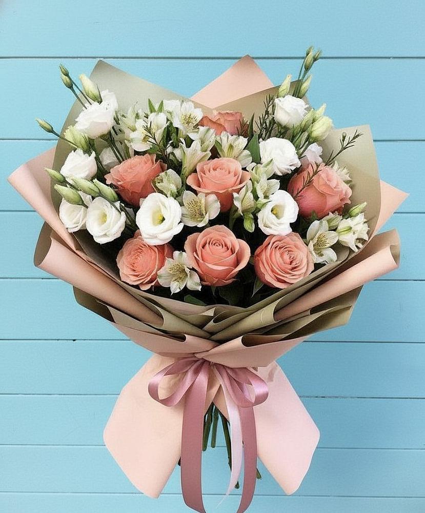 Букет цветов из: Розы, Альстромерии и Лизиантусы в Шелковке