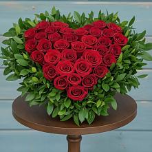 Цветочная композиция из Розы в виде сердца #REPLACE_PRED# Шелковке