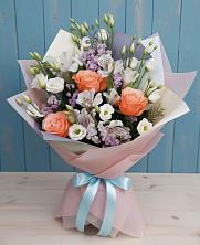 Букет цветов из:  Лизиантусы, Розы, Альстромерии и Гипсофила в Шелковке