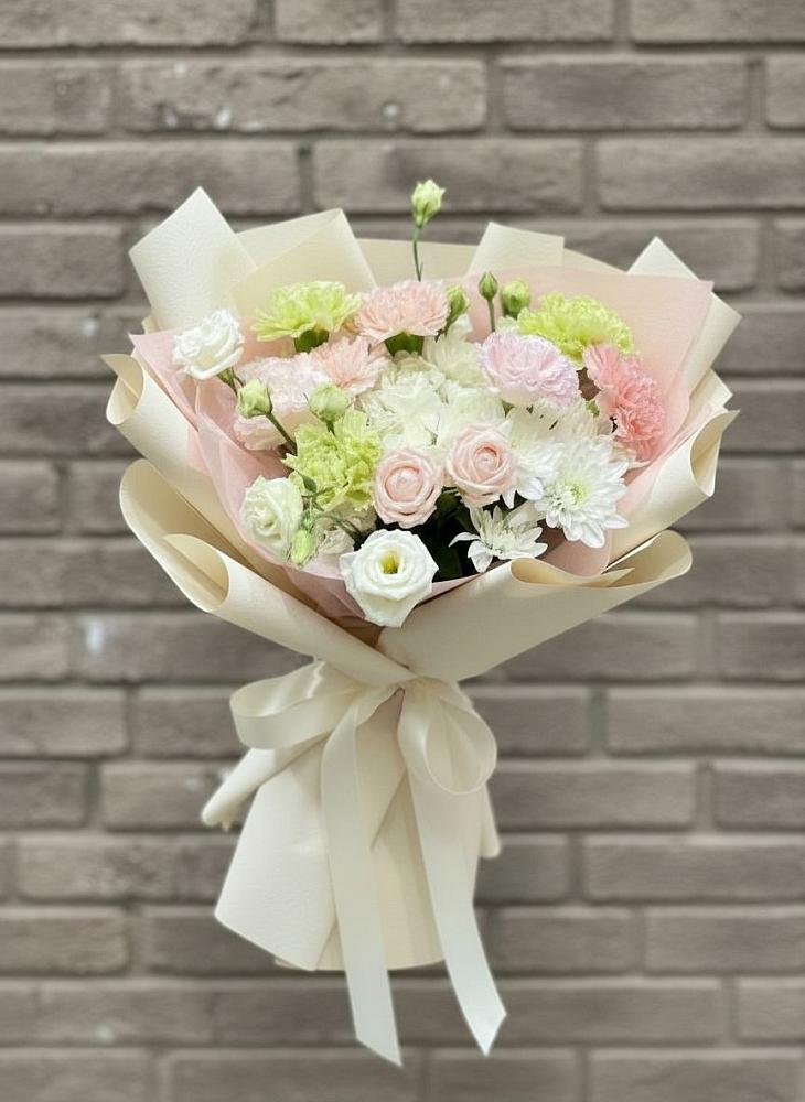 Букет цветов из: Гвоздики, Розы, Лизиантусы и Хризантемы в Шелковке