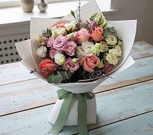 Букет цветов из:  Розы, Лизиантусы и Гвоздики #REPLACE_PRED# Шелковке