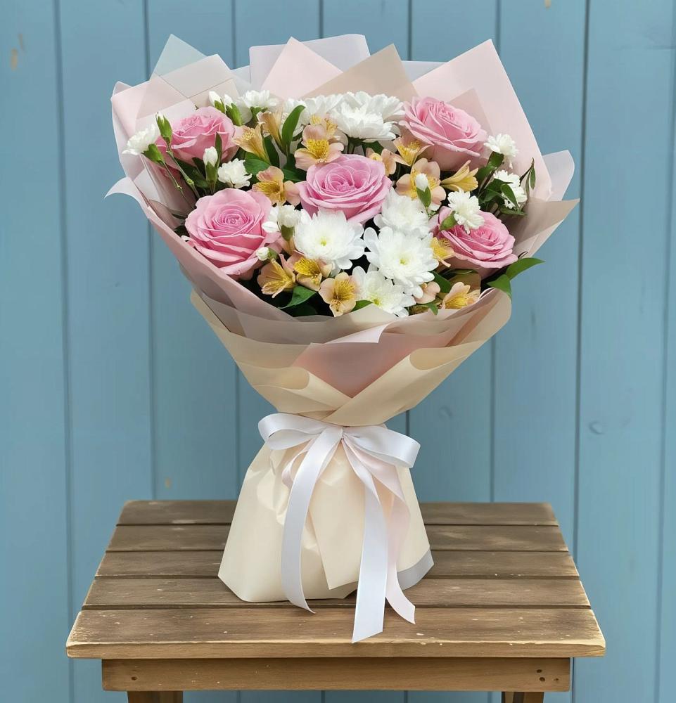 Букет цветов из: Гвоздики, Орхидеи и Розы в Шелковке