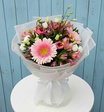 Букет цветов из:  Герберы, Альстромерии и Лизиантусы в Шелковке