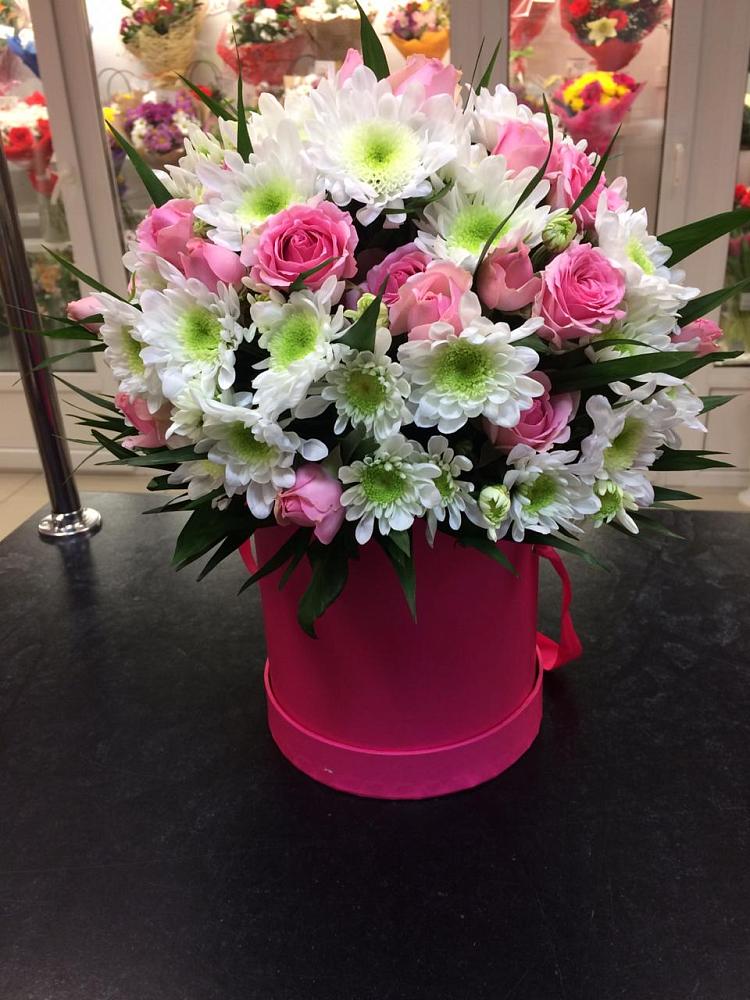 Цветочная композиция из Розы и Хризантемы в шляпной коробке в Шелковке