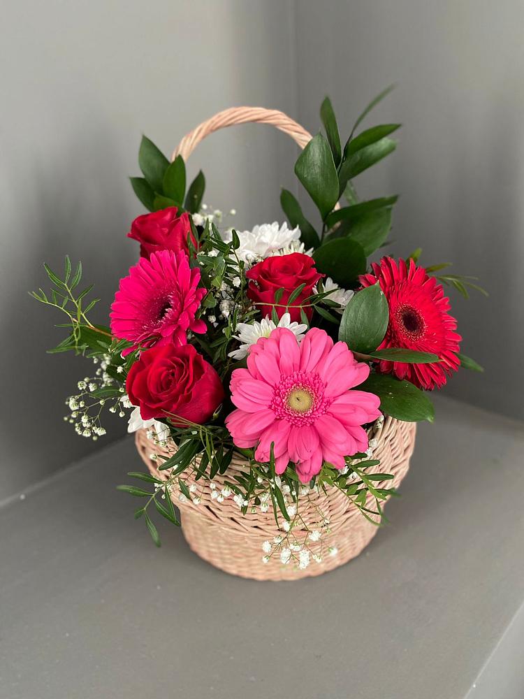 Цветочная композиция из Розы, Хризантемы и Герберы в корзине в Шелковке