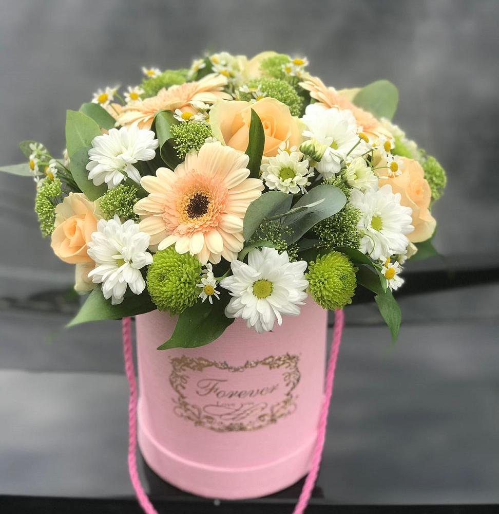 Цветочная композиция из Розы, Герберы и Хризантемы в шляпной коробке в Шелковке