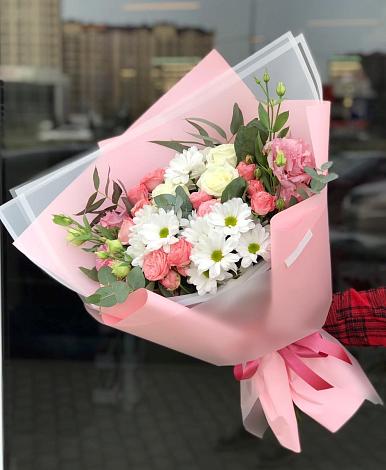 Букет цветов из: Розы, Лизиантусы и Хризантемы в Шелковке