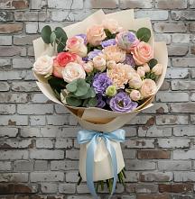 Букет цветов из:  Розы, Лизиантусы и Гвоздики #REPLACE_PRED# Шелковке