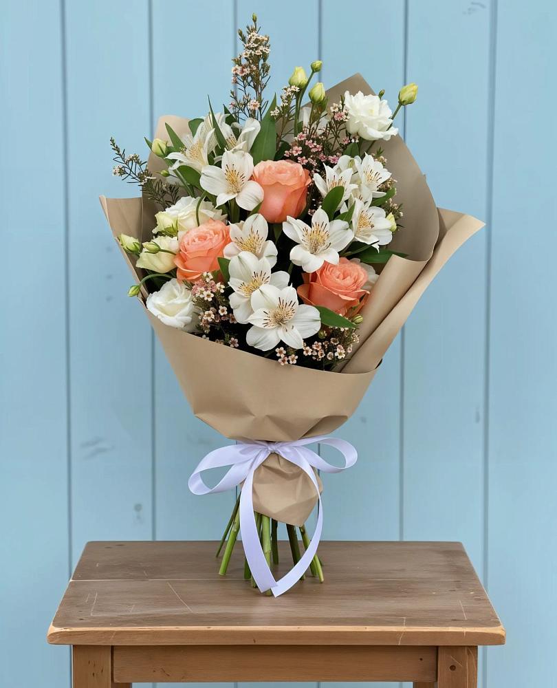 Букет цветов из: Альстромерии, Лизиантусы, Розы и Хризантемы в Шелковке