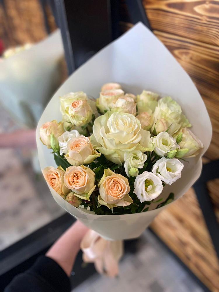 Букет цветов из: Розы и Лизиантусы в Шелковке