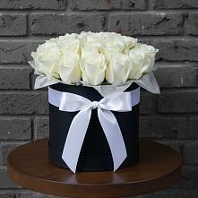 Цветочная композиция из Розы в шляпной коробке #REPLACE_PRED# Шелковке